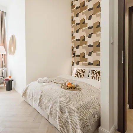 Apartment Bold 5br Art Escape Opera & Andrassy Avenue *
