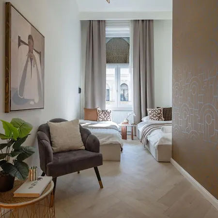Bold 5br Art Escape Opera & Andrassy Avenue *