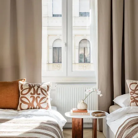 Bold 5br Art Escape Opera & Andrassy Avenue Apartment *