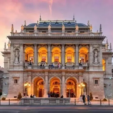 Bold 5br Art Escape Opera & Andrassy Avenue Budapest