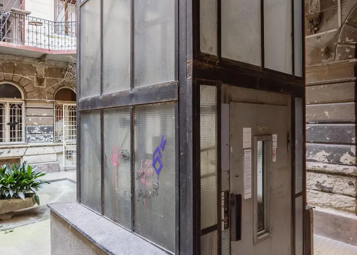 Bold 5br Art Escape Opera & Andrassy Avenue Apartament