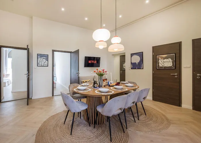 Bold 5br Art Escape Opera & Andrassy Avenue Apartament