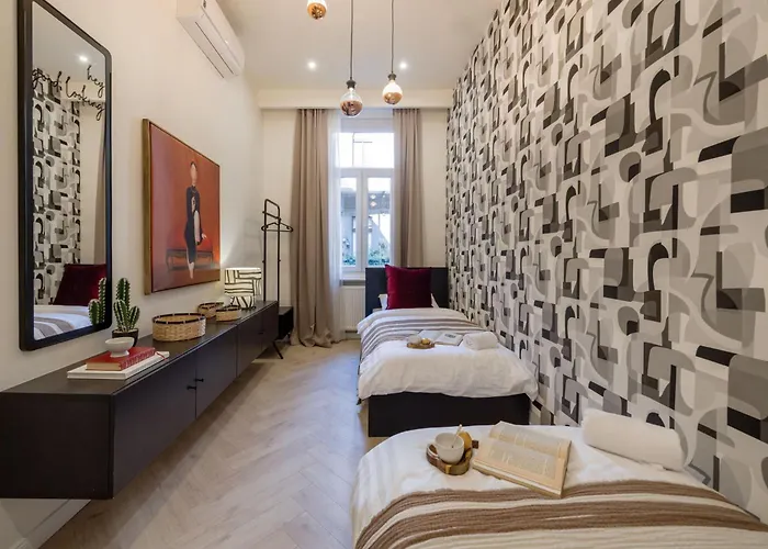 Bold 5br Art Escape Opera & Andrassy Avenue