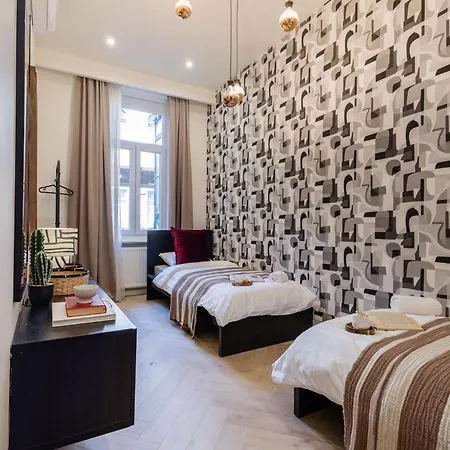 Bold 5br Art Escape Opera & Andrassy Avenue Apartment