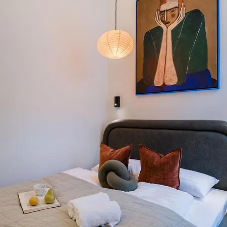 Apartment Bold 5br Art Escape Opera & Andrassy Avenue