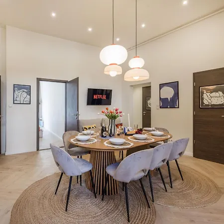 Bold 5br Art Escape Opera & Andrassy Avenue Apartment
