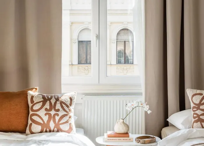 Bold 5br Art Escape Opera & Andrassy Avenue Appartement *