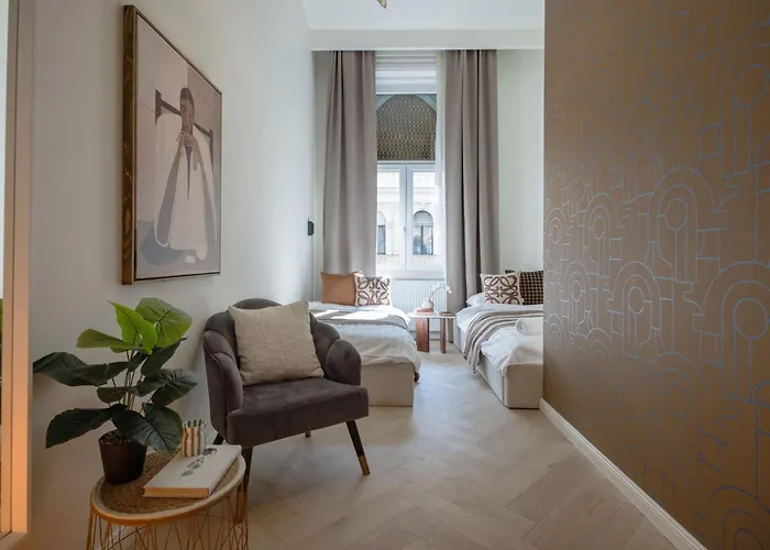 Bold 5br Art Escape Opera & Andrassy Avenue *